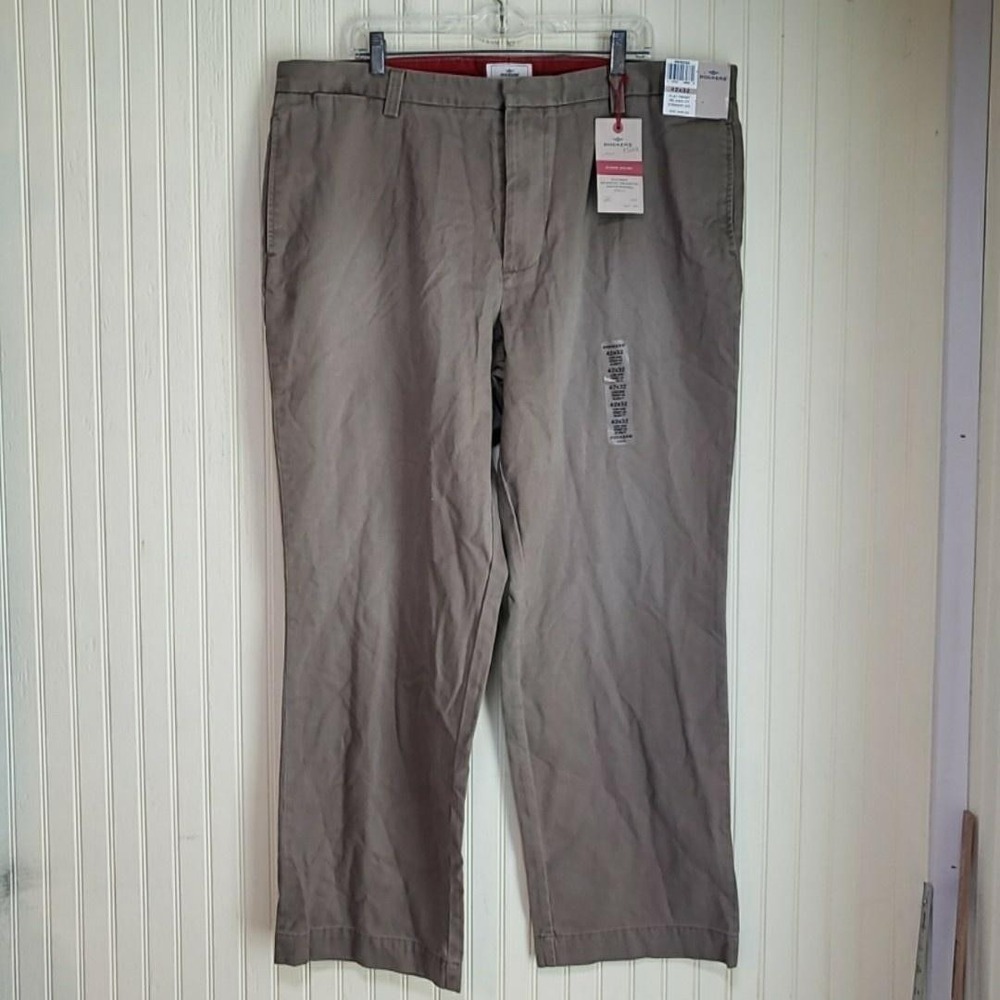 Dockers Pants Mens 42x32 Beige Iconic Khaki Relaxed Fit Flat Front Straight Leg